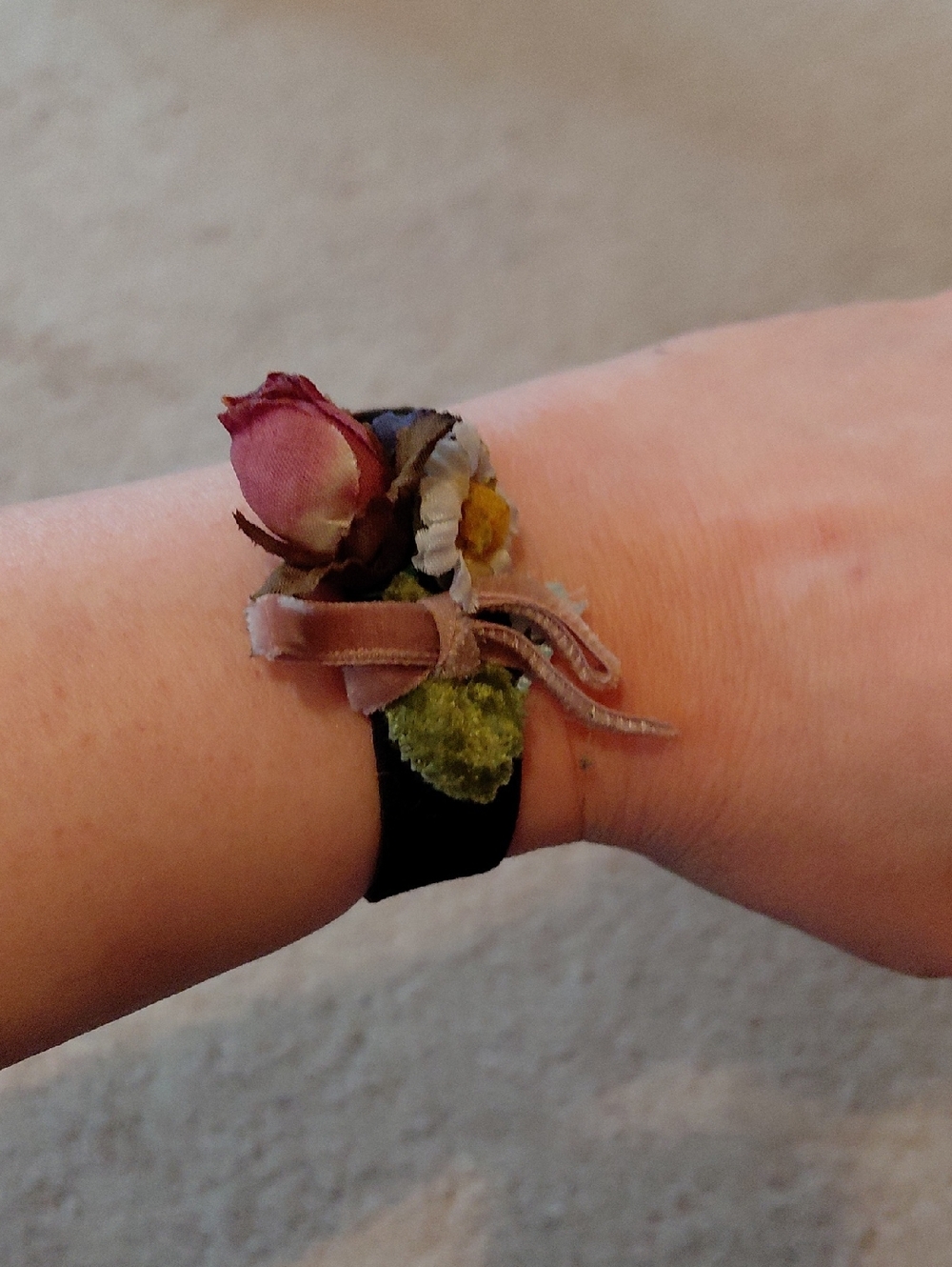 Floral Velvet Rose Wrist Bracelet - Pink, Green